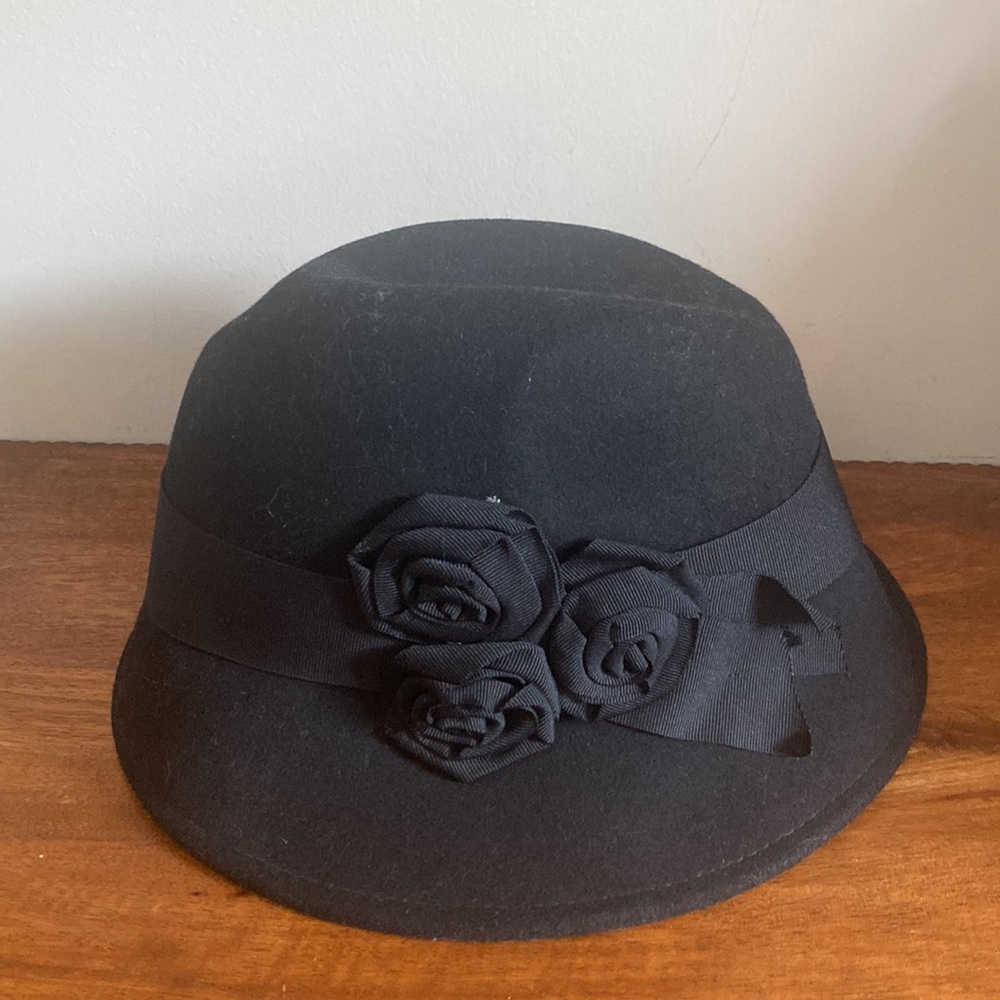 August, Black (100%) Wool, Bucket Style Hat. - Picture 2 of 10